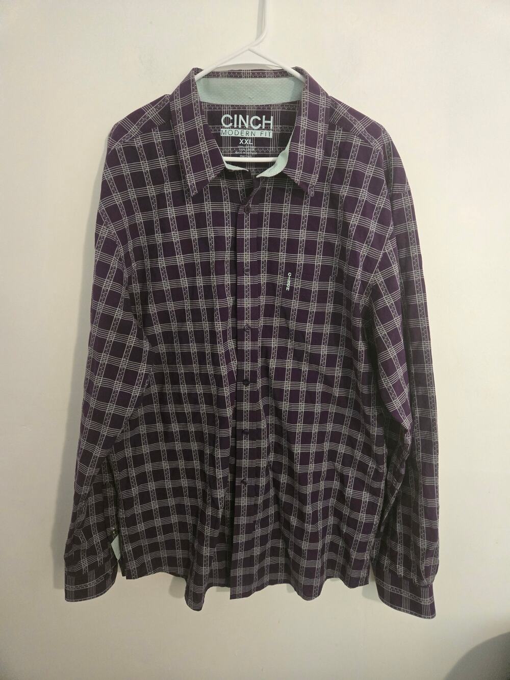 Cinch modern fit mens XXL button down shirt purple.
